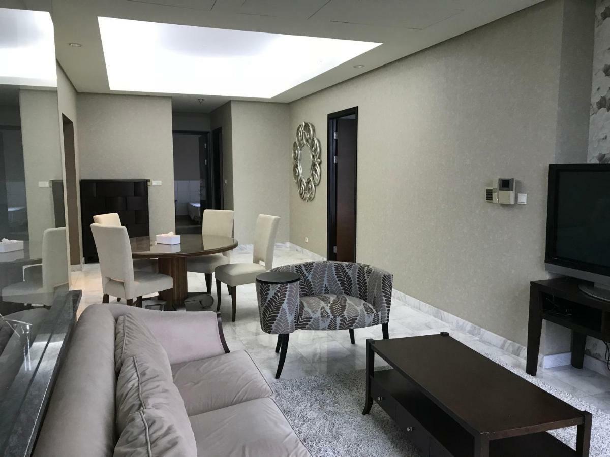 The Peak Residence At Sudirman - 3 Bedroom Exclusive Private Apartment Giacarta Esterno foto